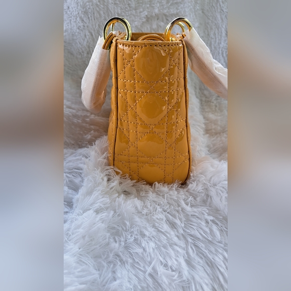 NWOT!! TRENDY SATCHEL HANDBAG - Picture 4 of 10